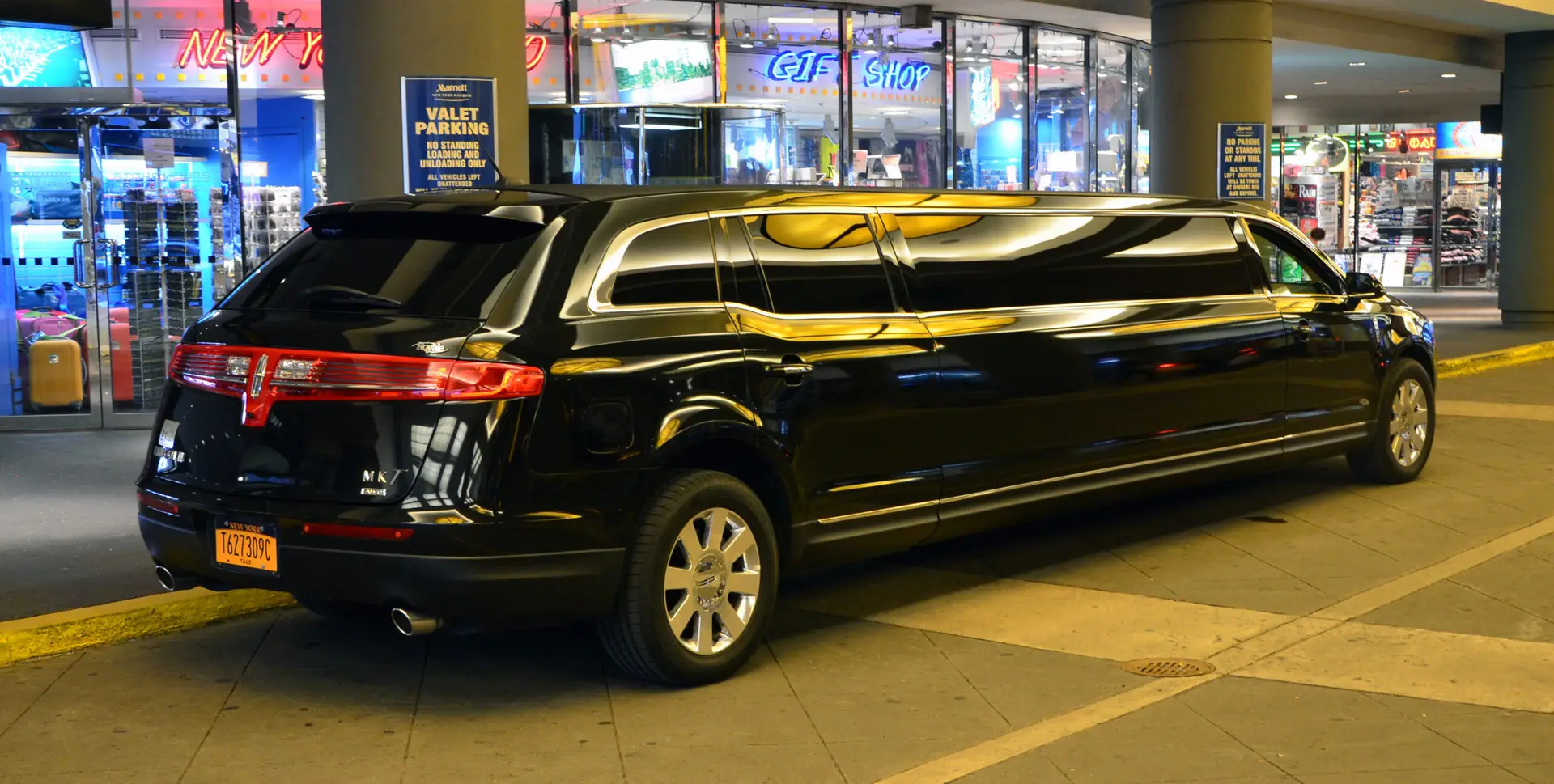 Stretch Limousine for Toronto weddings, proms, and special events