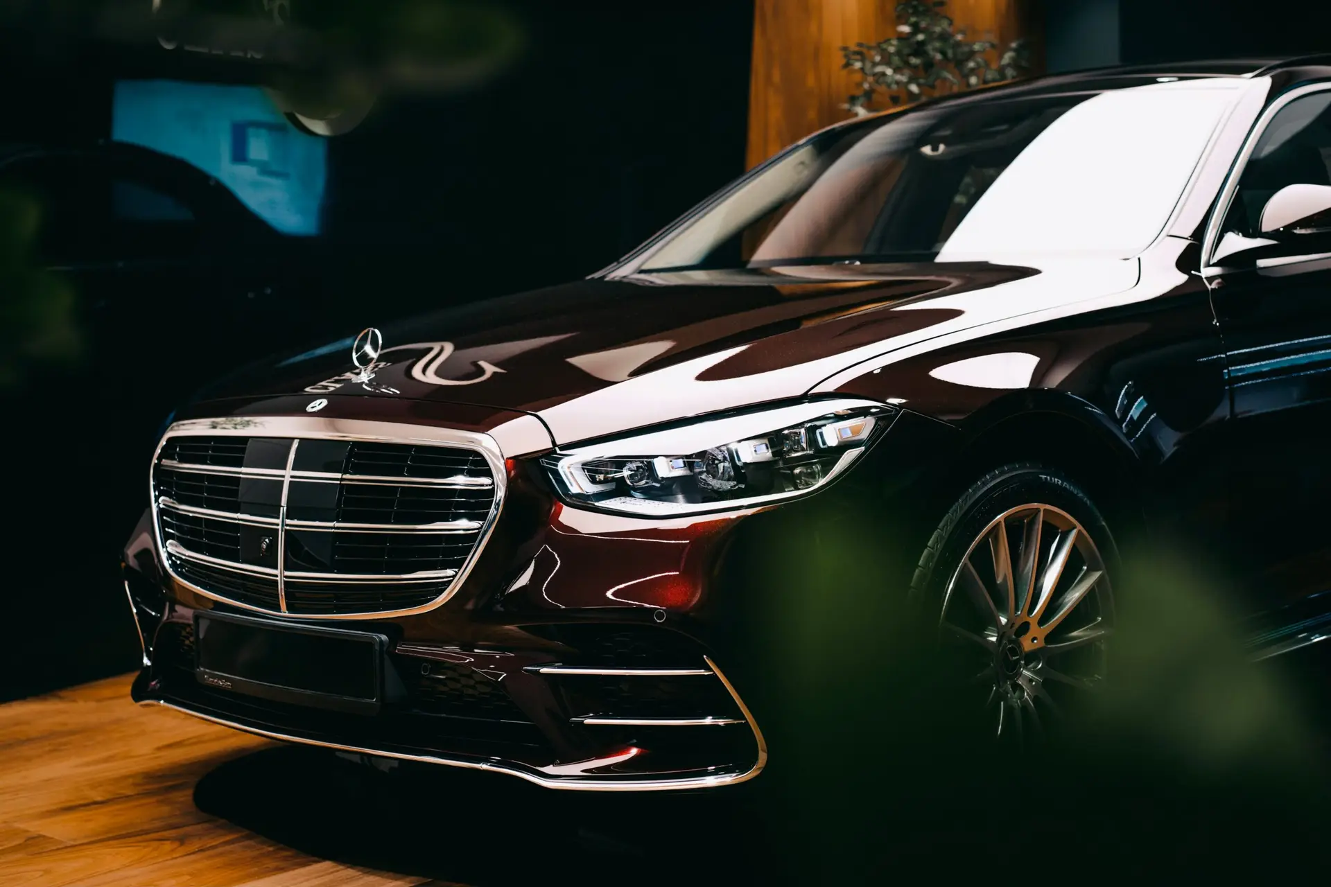 Mercedes-Benz S-Class exterior – executive sedan airport limo service