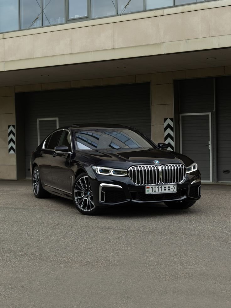 BMW 7 Series luxury sedan Toronto airport limo